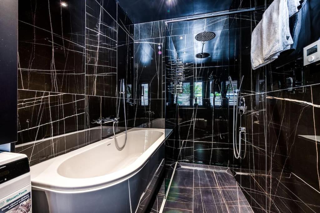 Apartment One B With Heated Private Pool ดูบรอฟนิก ภายนอก รูปภาพ